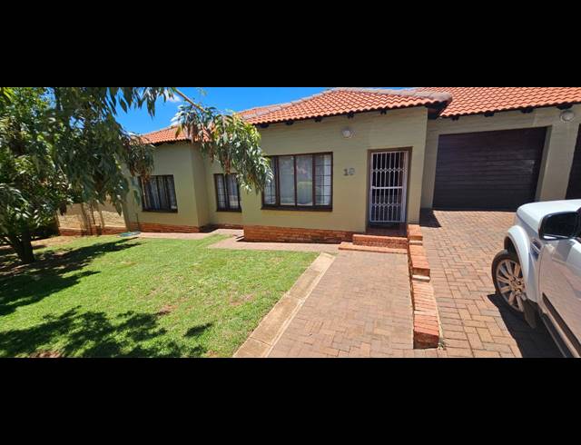3 BEDROOM FREESTANDING FOR SALE IN CASHAN